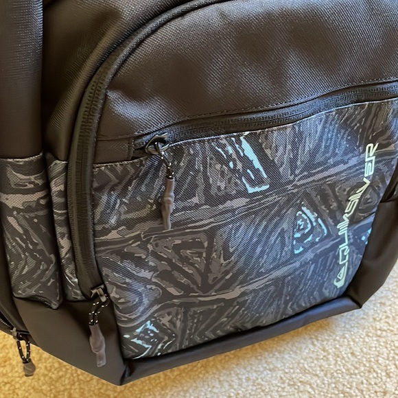 Quicksilver guys laptop multi functional backpack - Picture 6 of 6